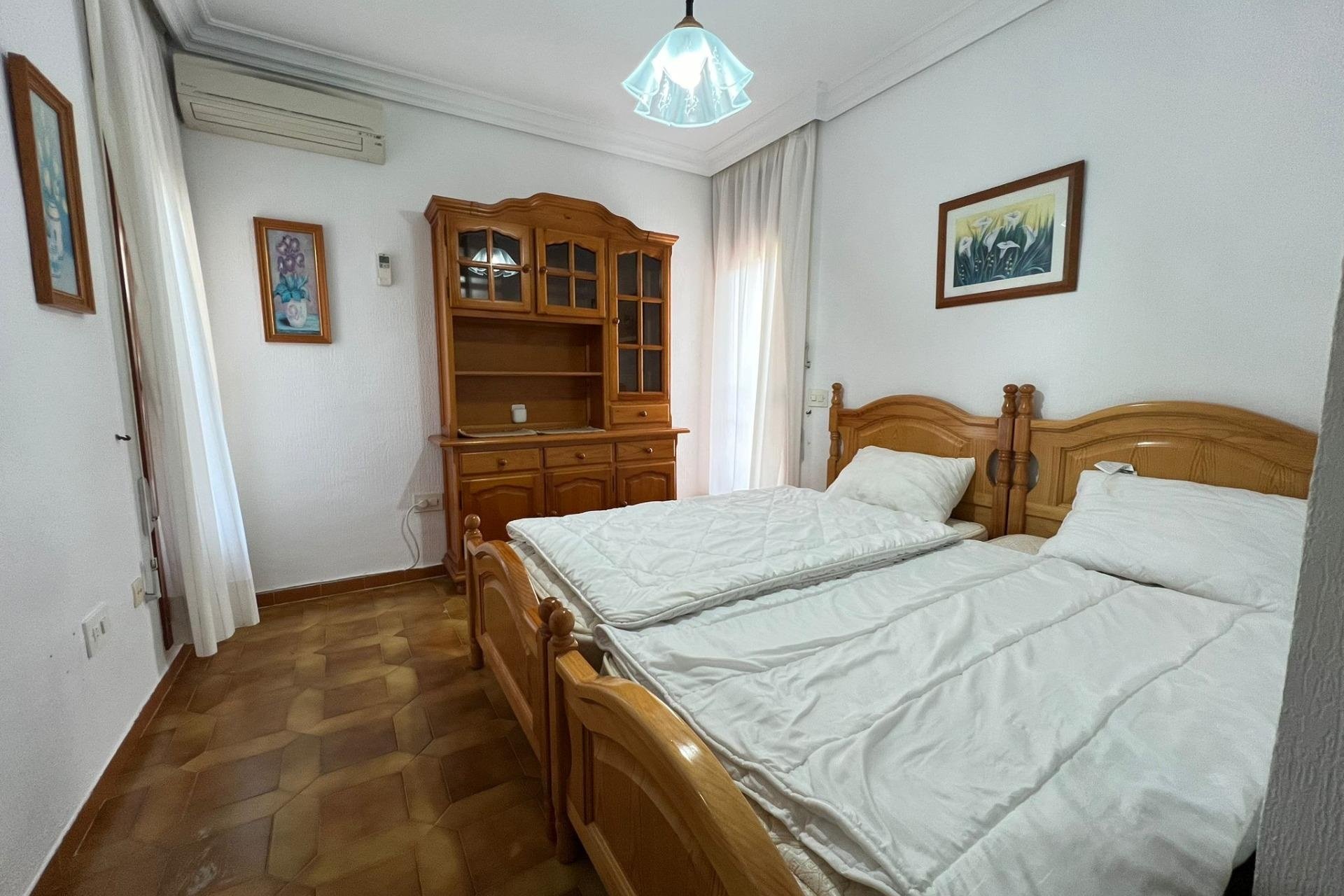 Herverkoop - Villa -
Orihuela Costa - Campoamor