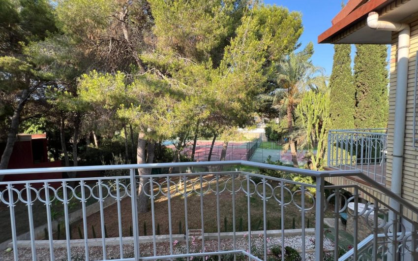 Herverkoop - Villa -
Orihuela Costa - Campoamor