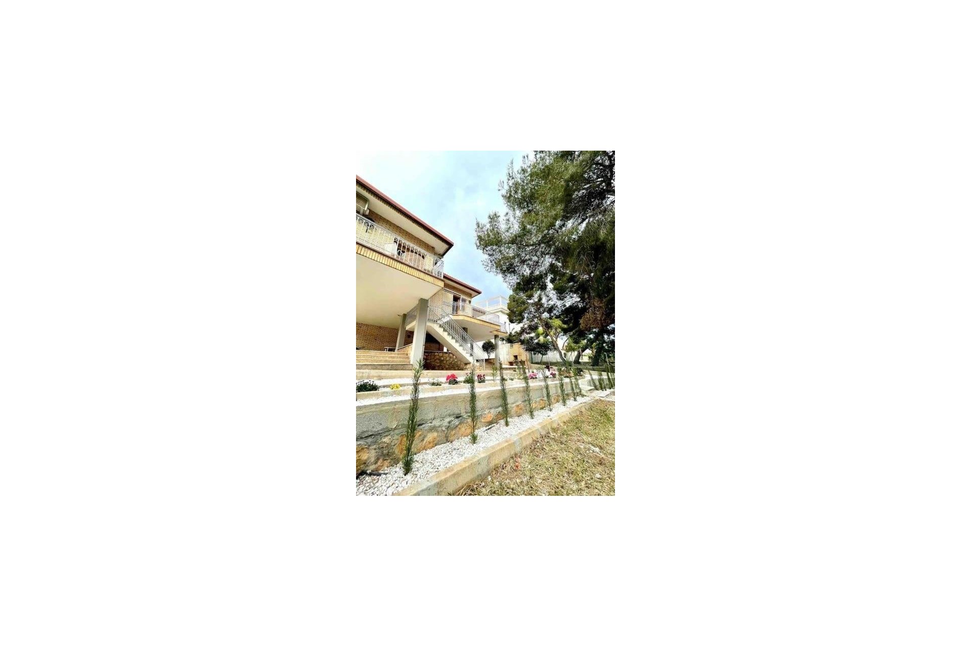 Herverkoop - Villa -
Orihuela Costa - Campoamor