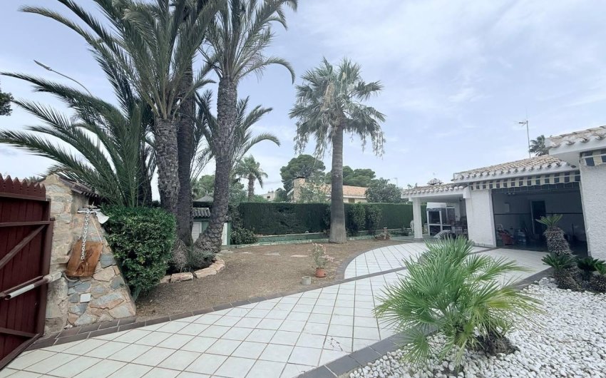 Herverkoop - Villa -
Orihuela Costa - Campoamor