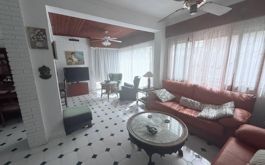 Herverkoop - Villa -
Orihuela Costa - Campoamor