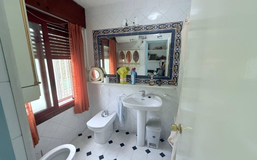 Herverkoop - Villa -
Orihuela Costa - Campoamor