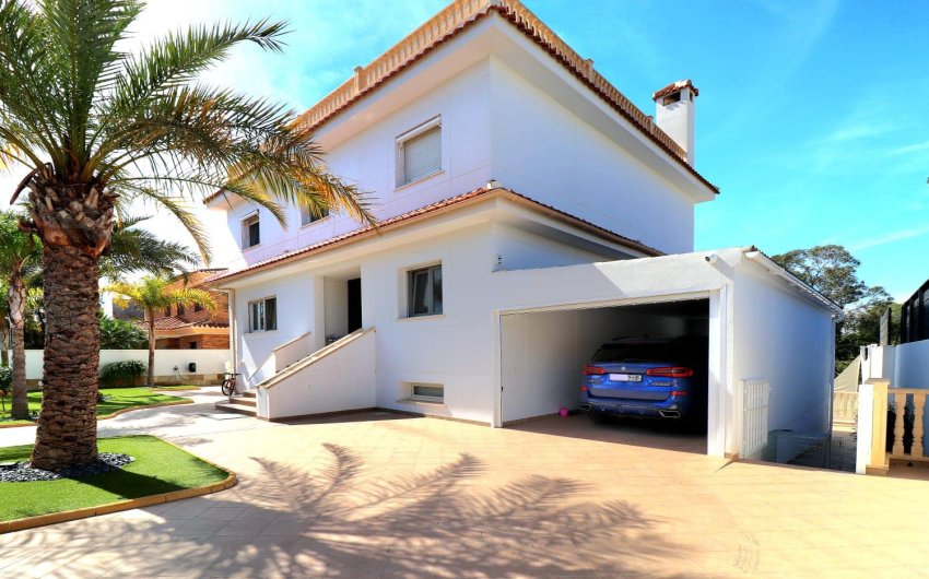 Herverkoop - Villa -
Orihuela Costa - Campoamor