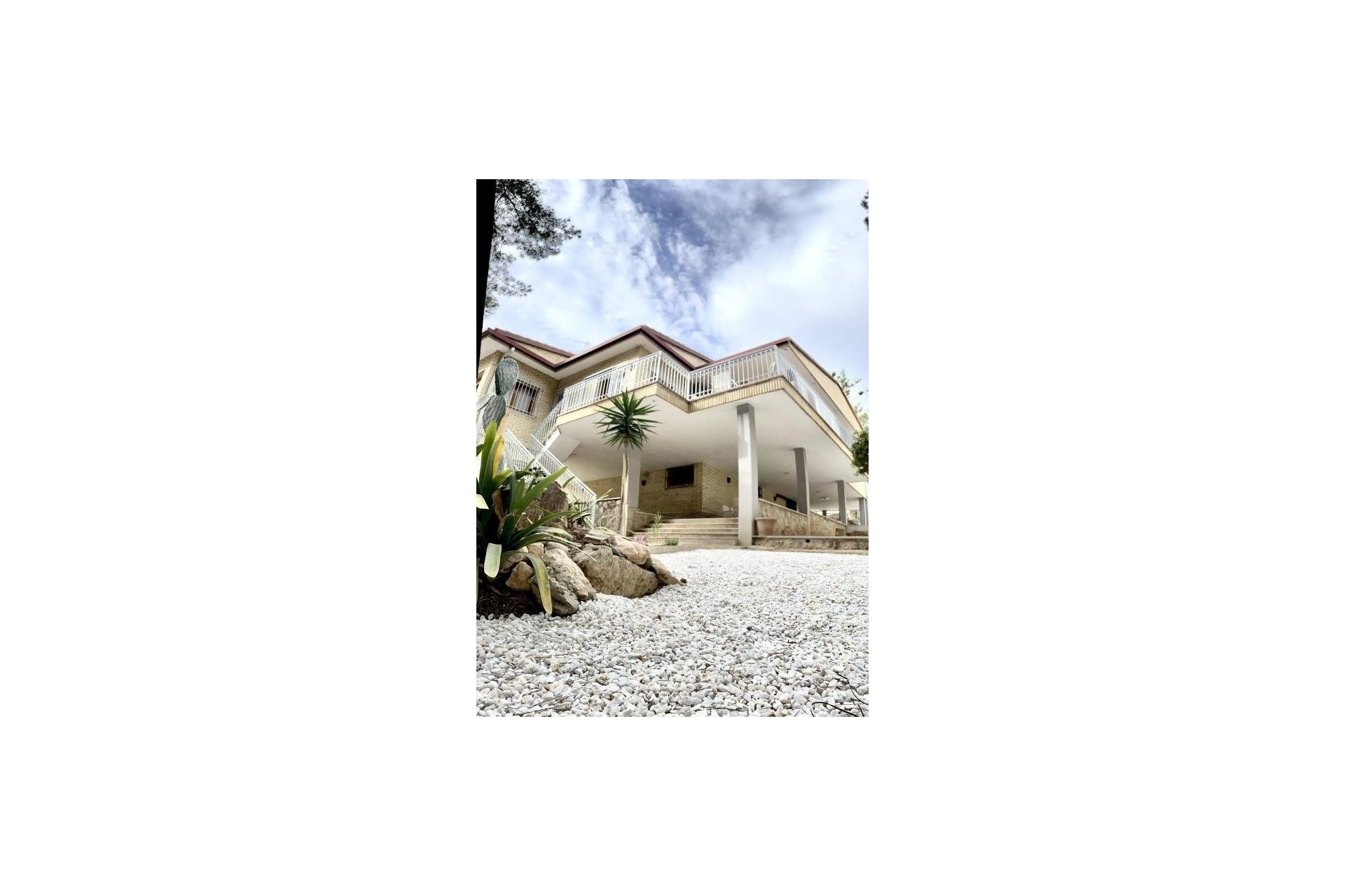 Herverkoop - Villa -
Orihuela Costa - Campoamor