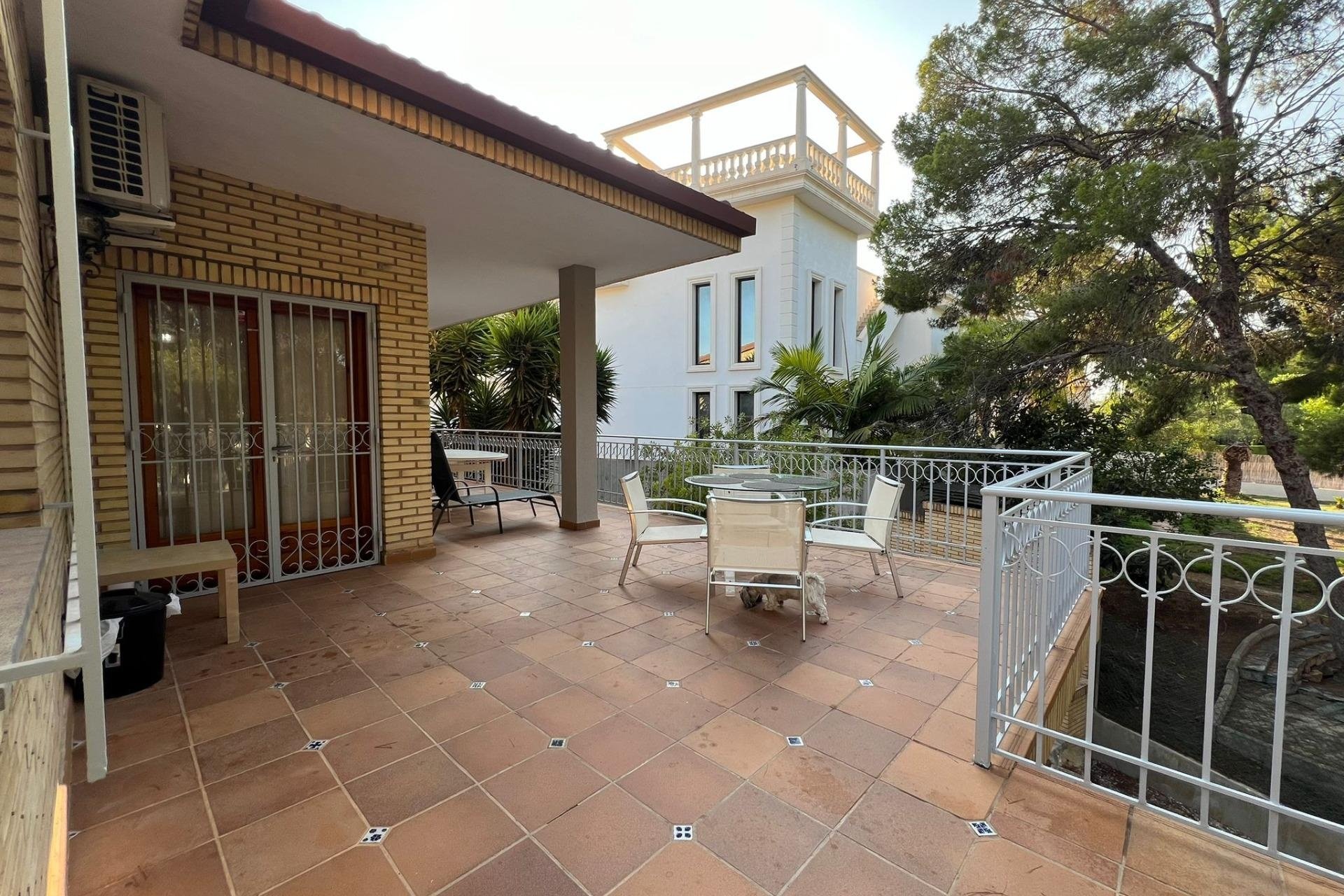 Herverkoop - Villa -
Orihuela Costa - Campoamor