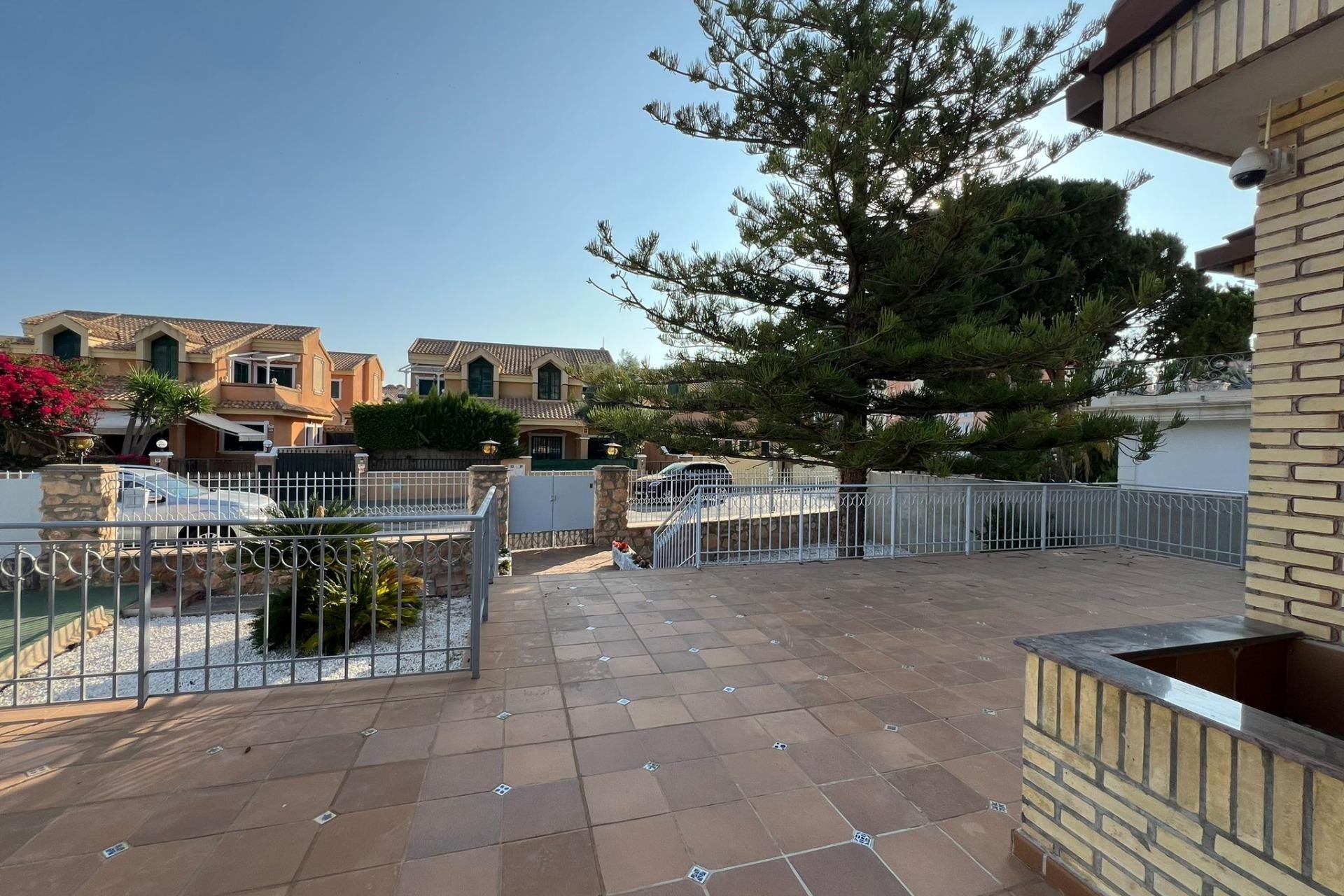 Herverkoop - Villa -
Orihuela Costa - Campoamor