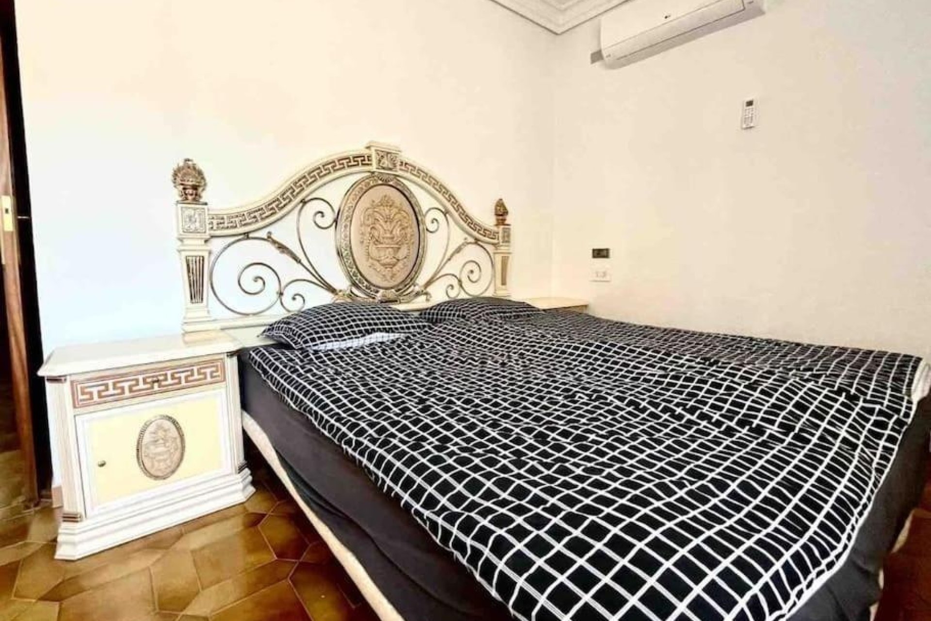Herverkoop - Villa -
Orihuela Costa - Campoamor