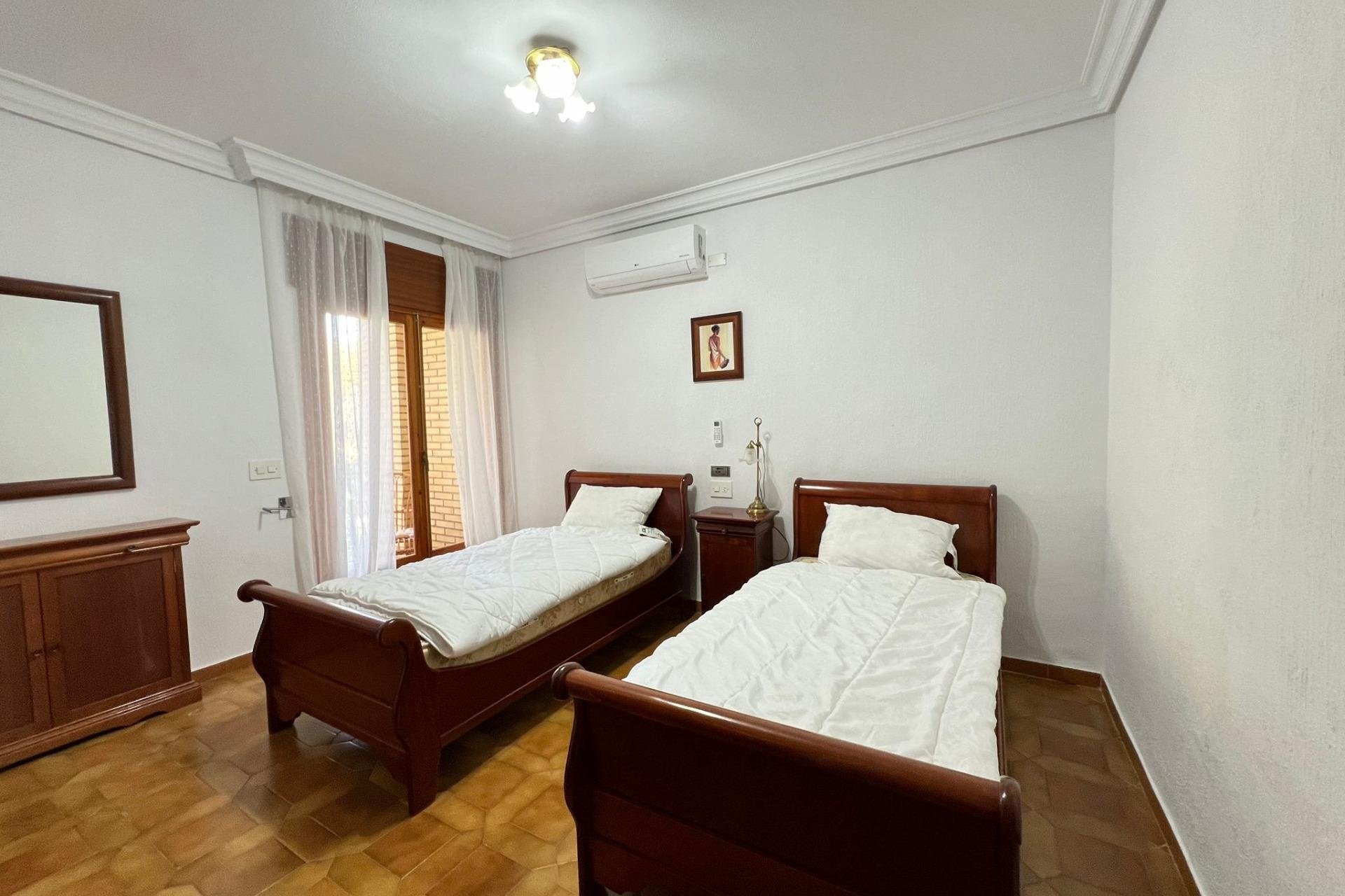 Herverkoop - Villa -
Orihuela Costa - Campoamor
