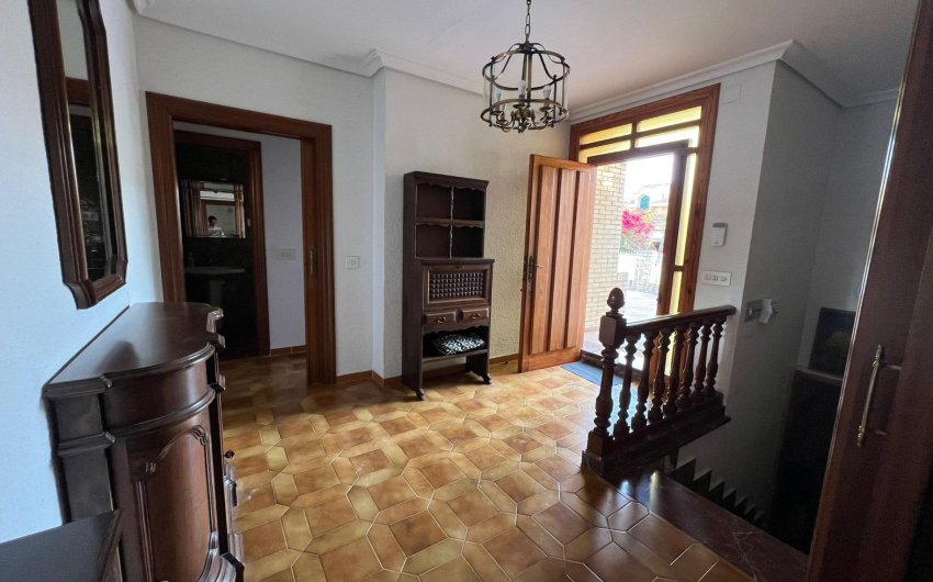 Herverkoop - Villa -
Orihuela Costa - Campoamor