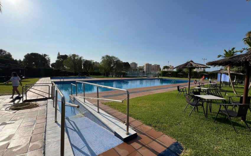 Herverkoop - Villa -
Orihuela Costa - Campoamor