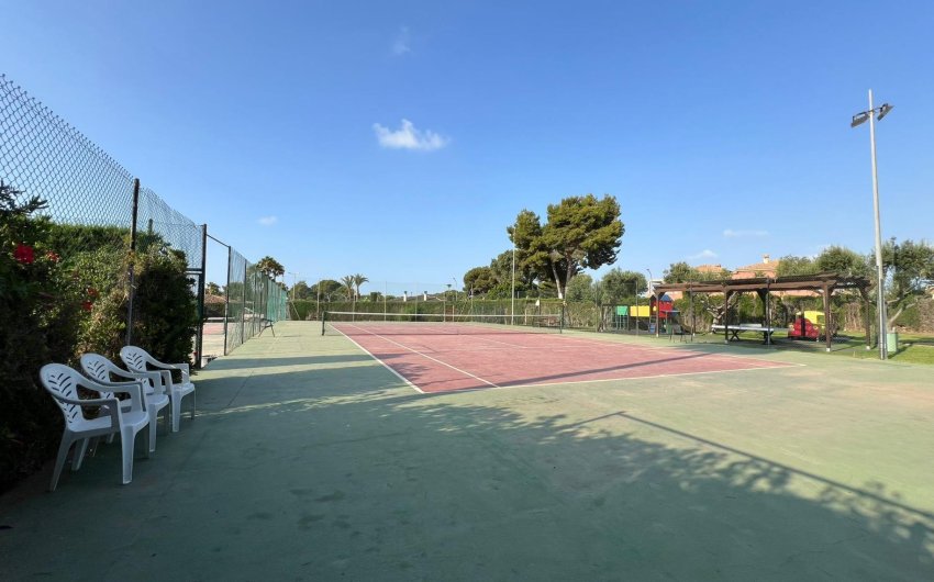 Herverkoop - Villa -
Orihuela Costa - Campoamor