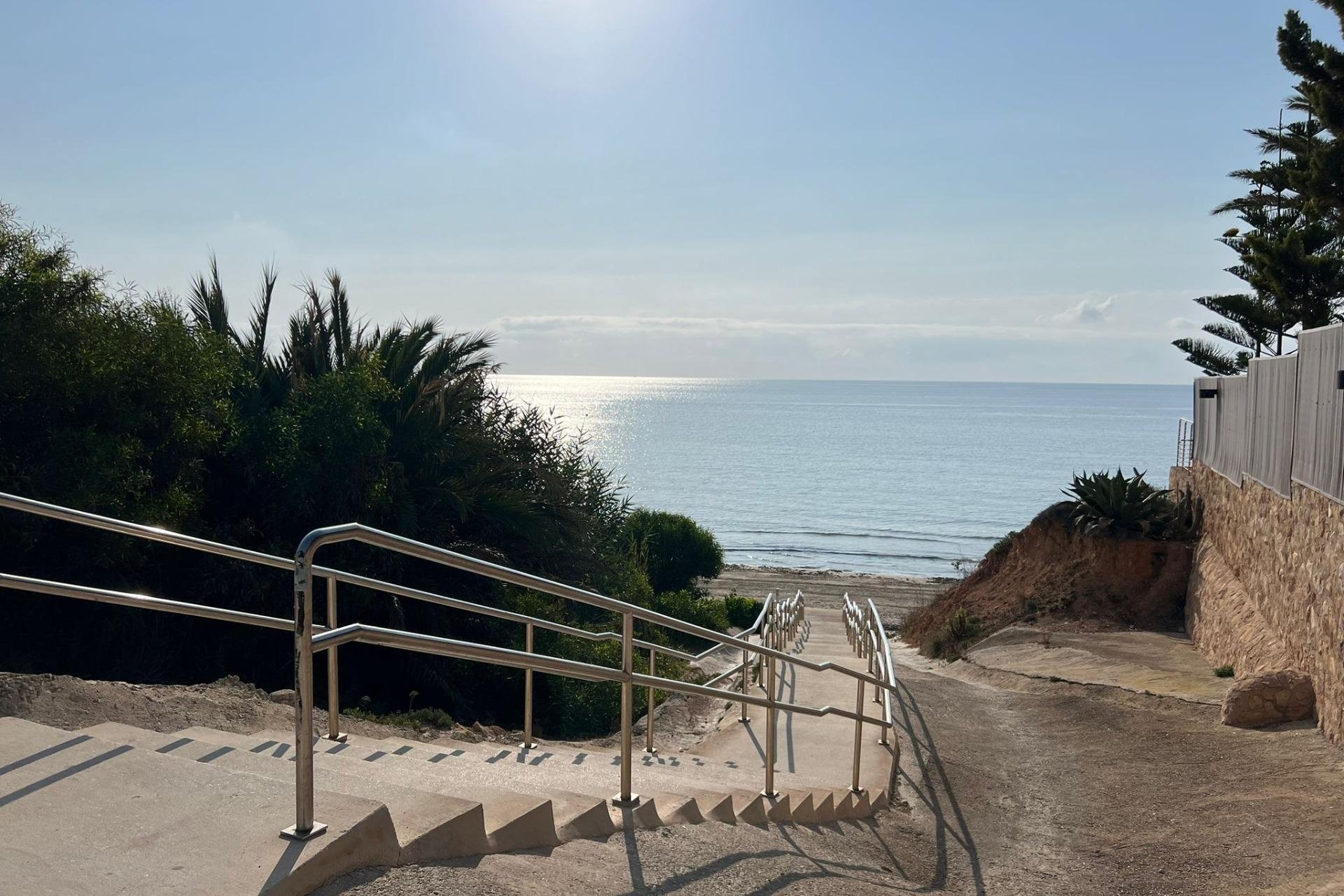 Herverkoop - Villa -
Orihuela Costa - Campoamor