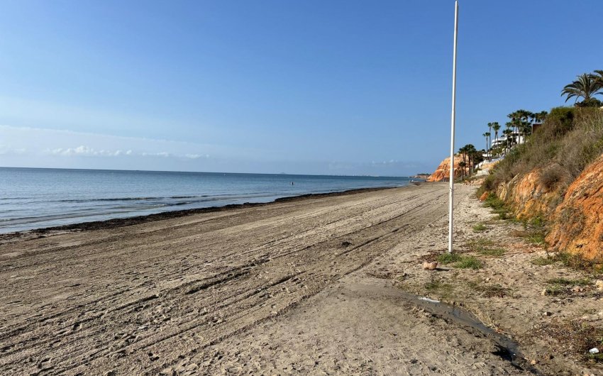 Herverkoop - Villa -
Orihuela Costa - Campoamor