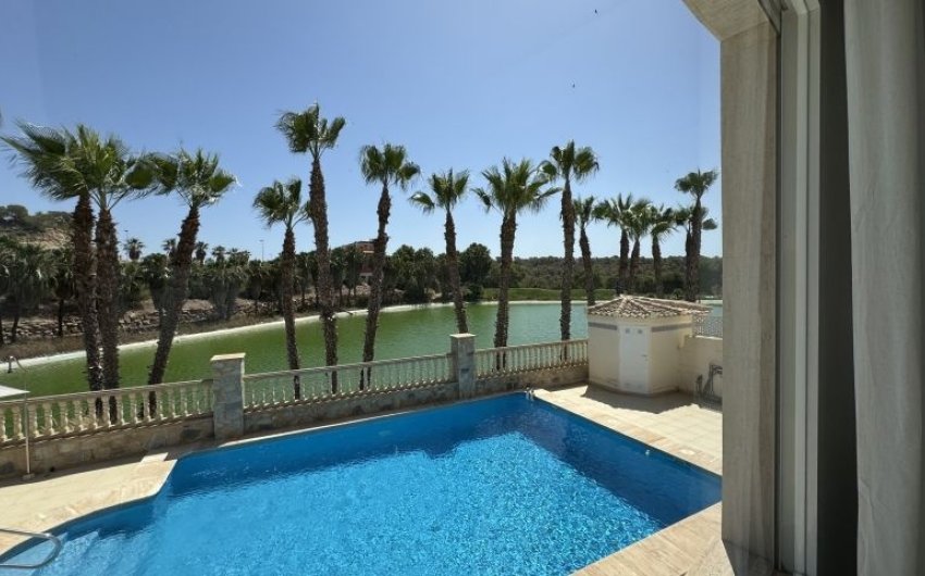 Herverkoop - Villa -
Orihuela Costa - Costa Blanca