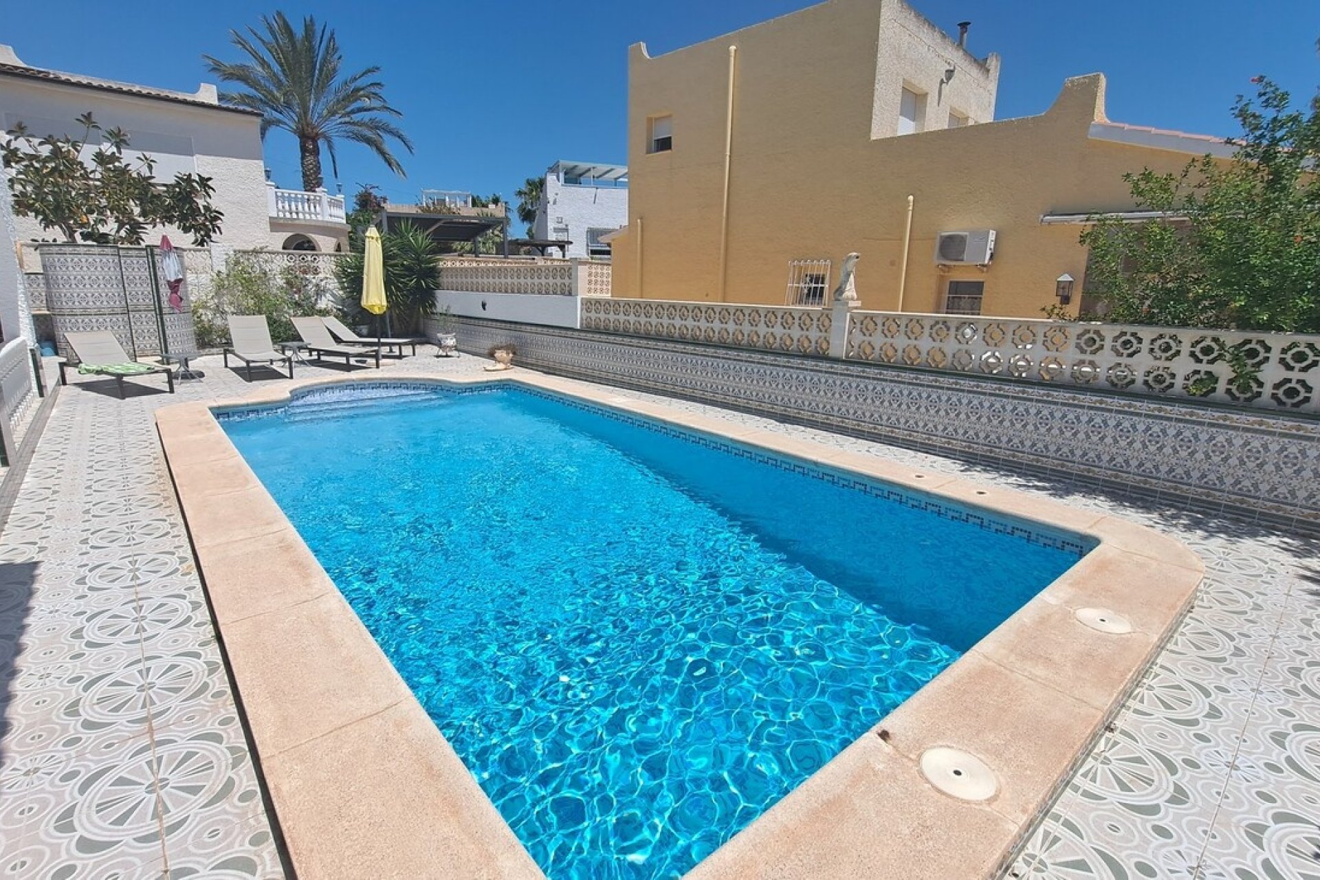 Herverkoop - Villa -
Orihuela Costa - Costa Blanca