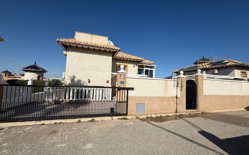 Herverkoop - Villa -
Orihuela Costa - Costa Blanca