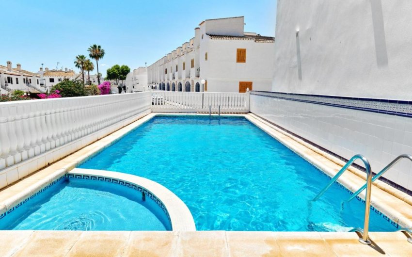 Herverkoop - Villa -
Orihuela Costa - Costa Blanca