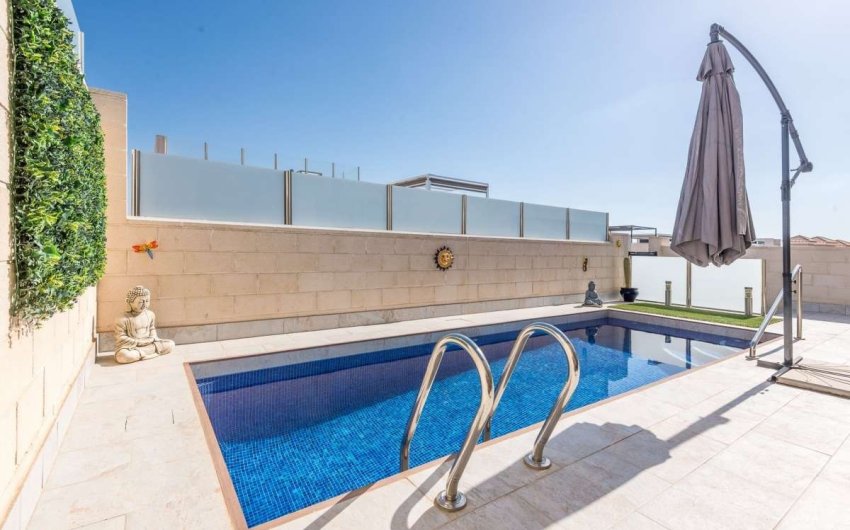 Herverkoop - Villa -
Orihuela Costa - Costa Blanca