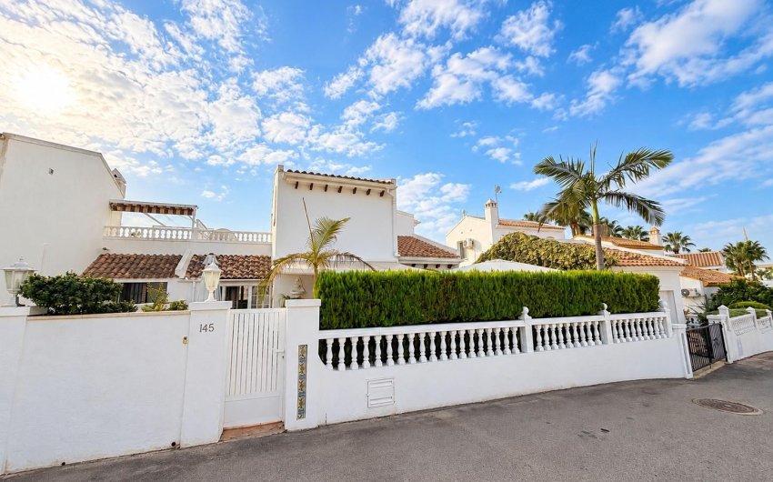 Herverkoop - Villa -
Orihuela Costa - Costa Blanca