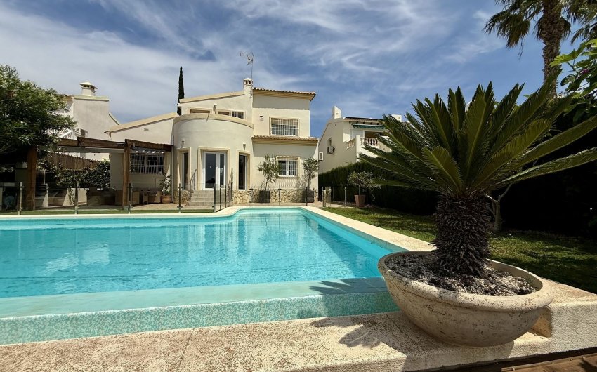 Herverkoop - Villa -
Orihuela Costa - Costa Blanca