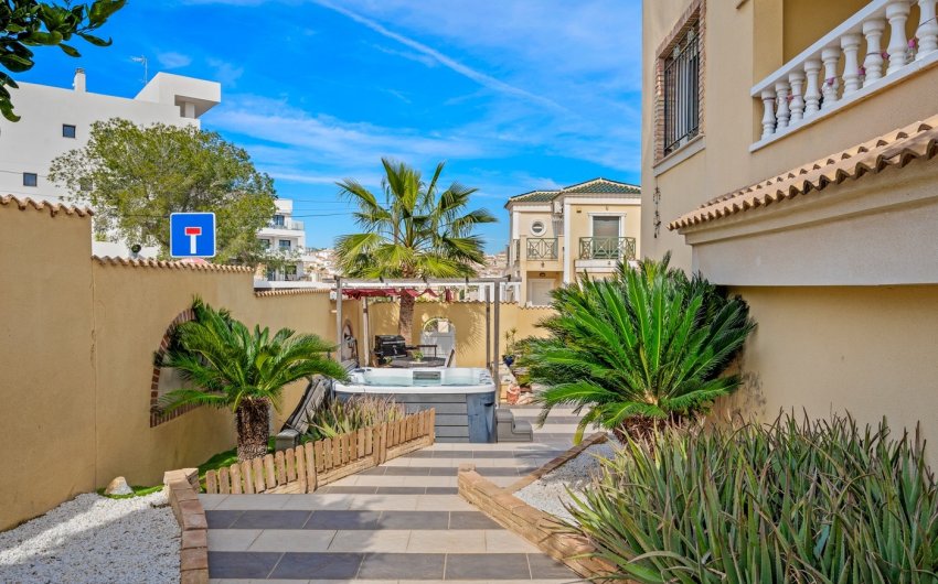 Herverkoop - Villa -
Orihuela Costa - Costa Blanca