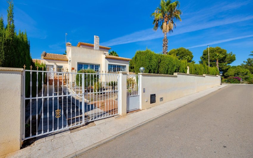 Herverkoop - Villa -
Orihuela Costa - Costa Blanca