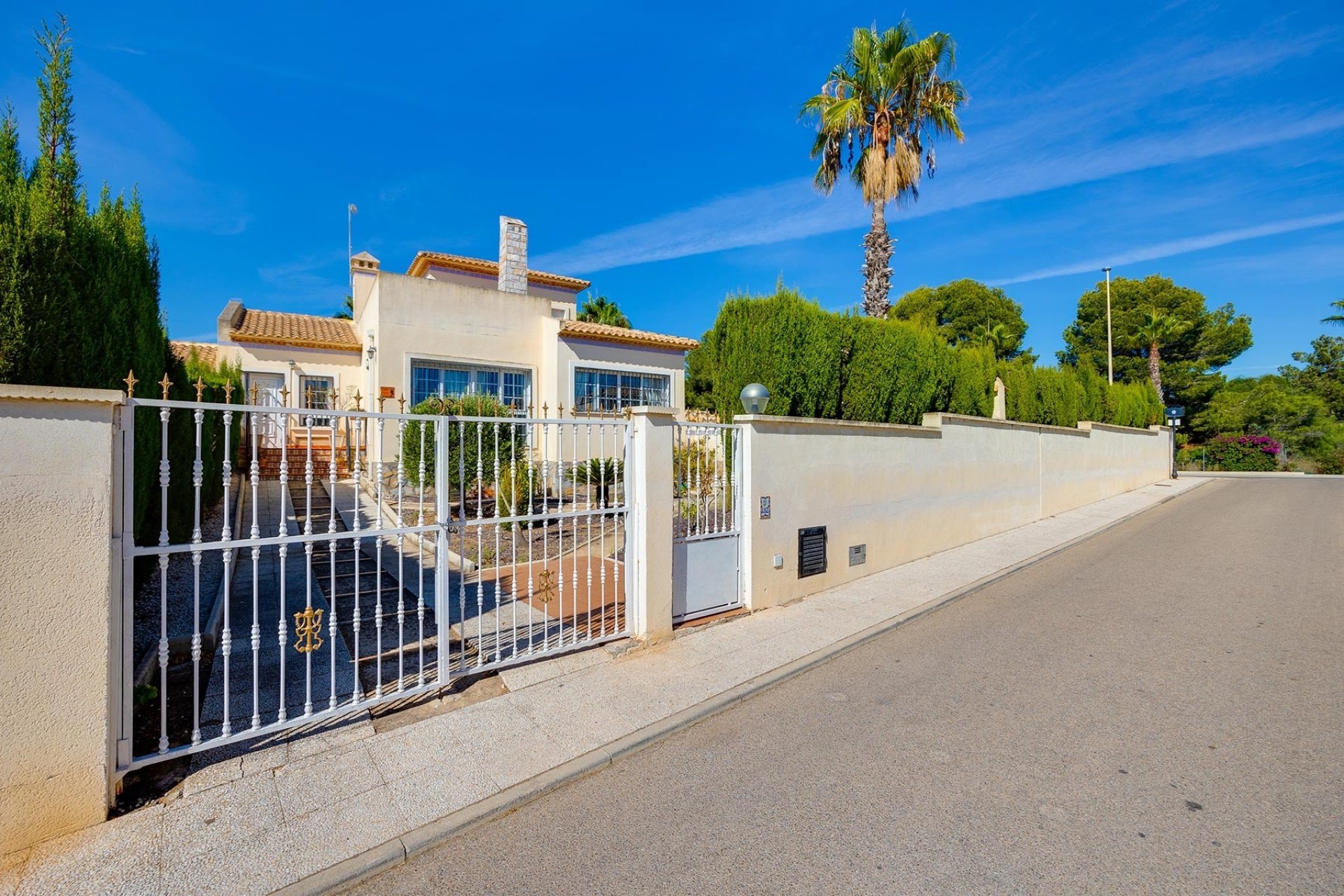 Herverkoop - Villa -
Orihuela Costa - Costa Blanca