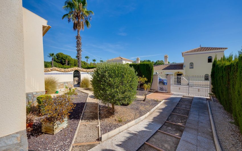 Herverkoop - Villa -
Orihuela Costa - Costa Blanca