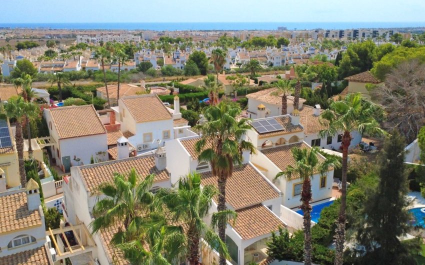 Herverkoop - Villa -
Orihuela Costa - Costa Blanca