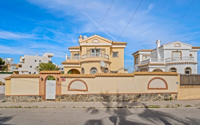Herverkoop - Villa -
Orihuela Costa - Costa Blanca