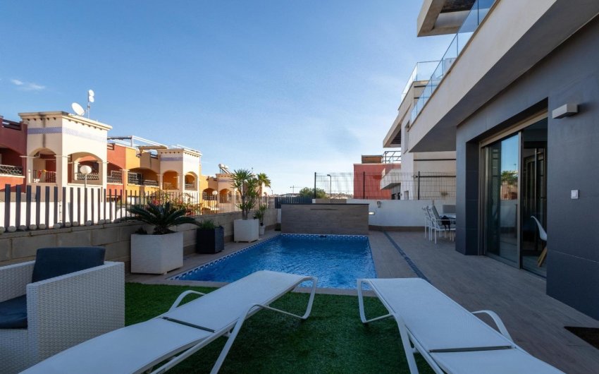 Herverkoop - Villa -
Orihuela Costa - Costa Blanca