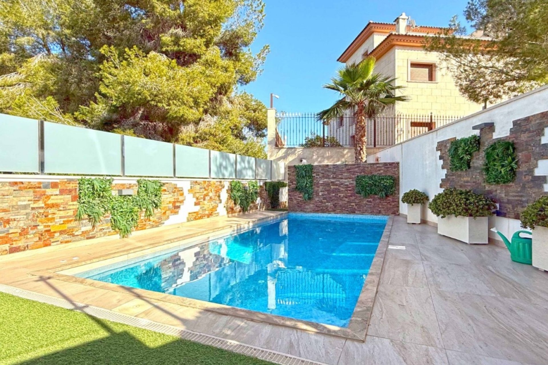 Herverkoop - Villa -
Orihuela Costa - Costa Blanca