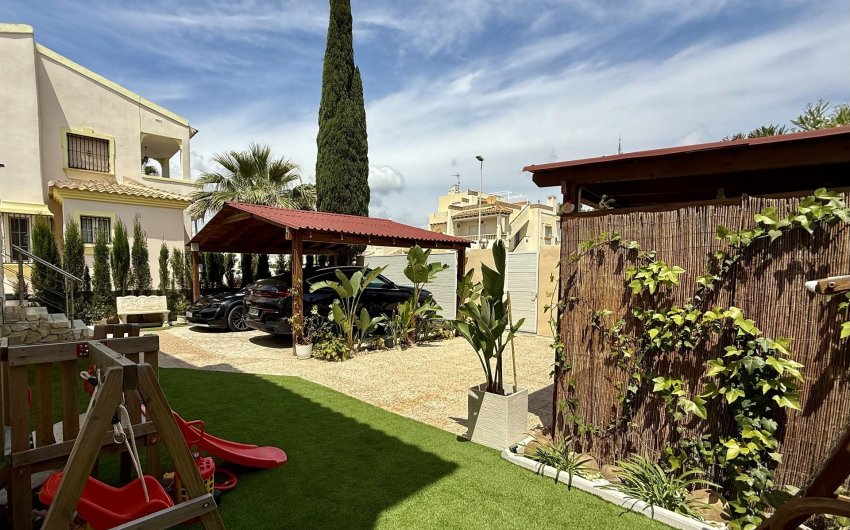 Herverkoop - Villa -
Orihuela Costa - Costa Blanca