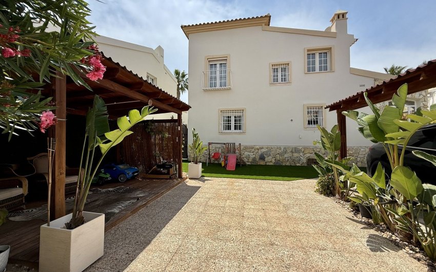 Herverkoop - Villa -
Orihuela Costa - Costa Blanca