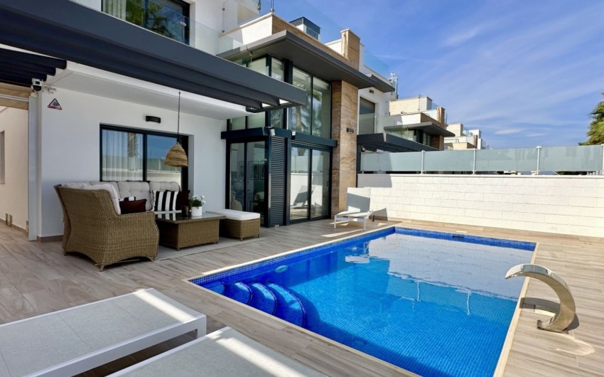 Herverkoop - Villa -
Orihuela Costa - Costa Blanca