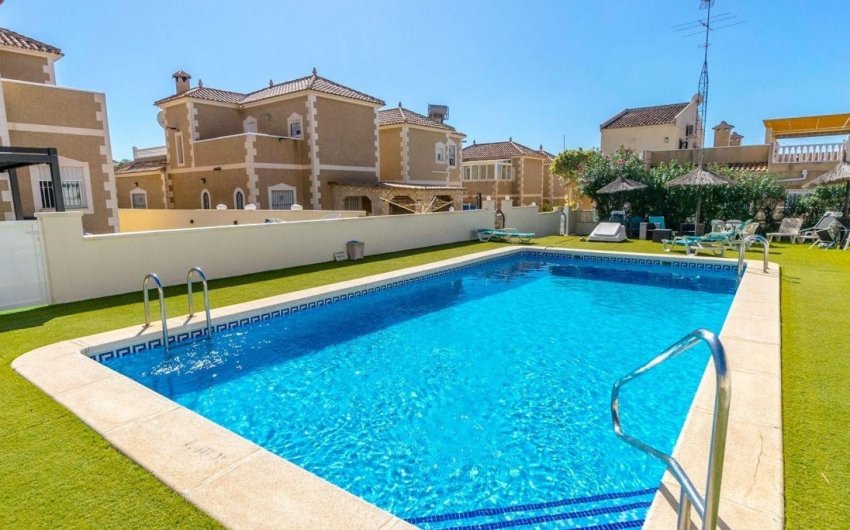 Herverkoop - Villa -
Orihuela Costa - Costa Blanca