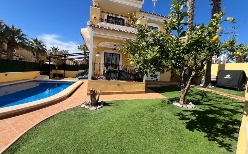 Herverkoop - Villa -
Orihuela Costa - Costa Blanca