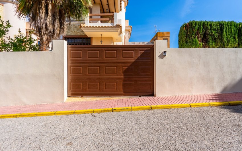Herverkoop - Villa -
Orihuela Costa - Costa Blanca