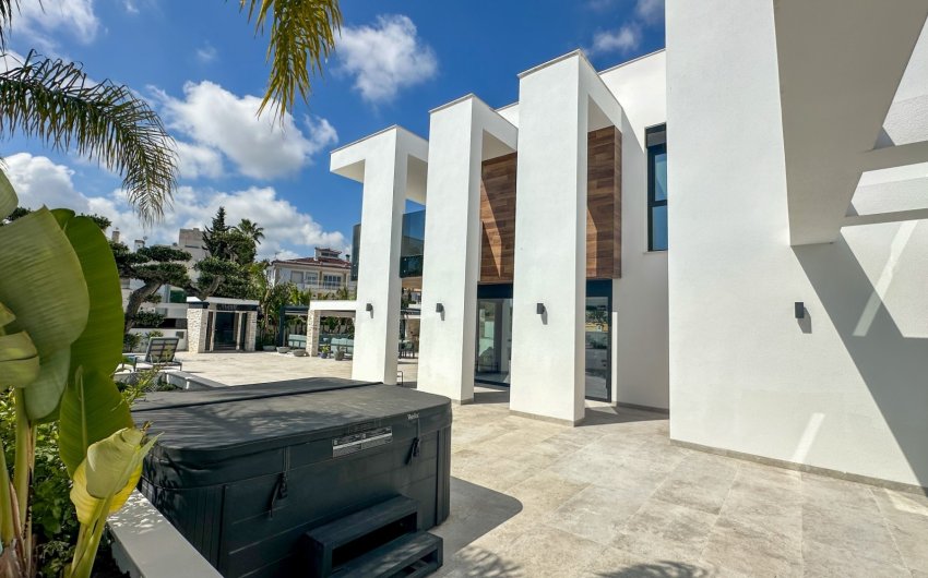 Herverkoop - Villa -
Orihuela Costa - Costa Blanca