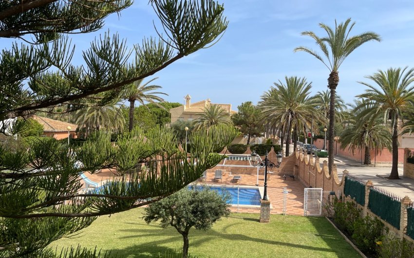 Herverkoop - Villa -
Orihuela Costa - Costa Blanca