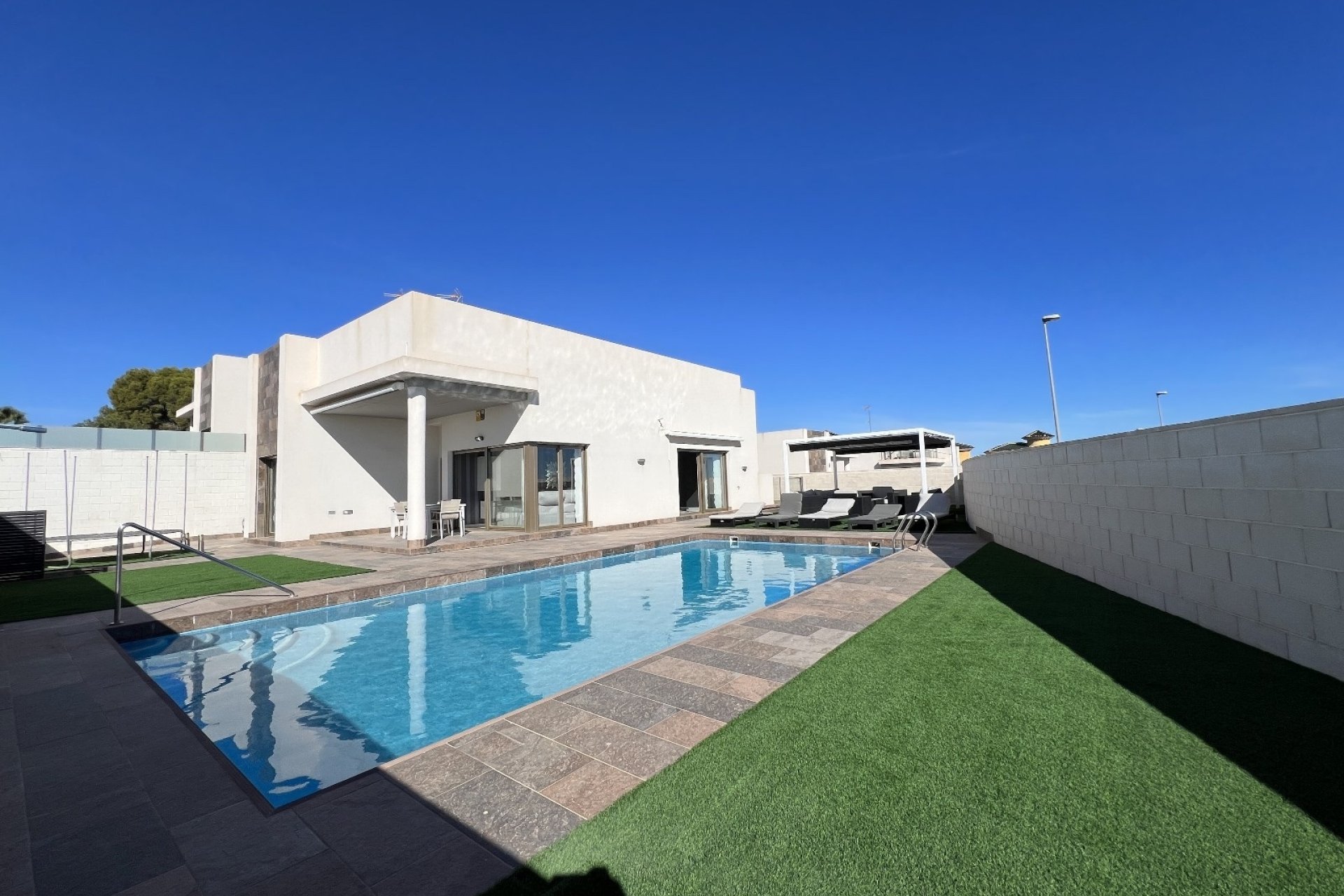 Herverkoop - Villa -
Orihuela Costa - Costa Blanca
