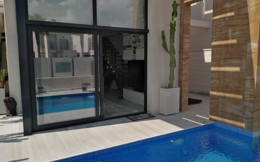 Herverkoop - Villa -
Orihuela Costa - Costa Blanca