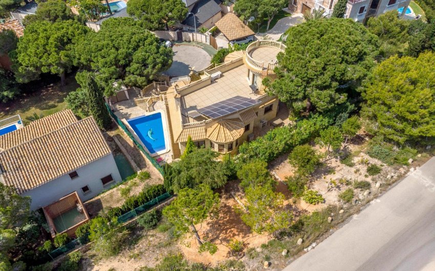 Herverkoop - Villa -
Orihuela Costa - Costa Blanca