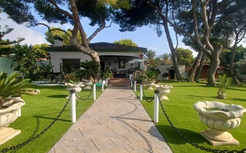 Herverkoop - Villa -
Orihuela Costa - Costa Blanca