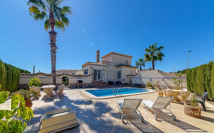 Herverkoop - Villa -
Orihuela Costa - Costa Blanca
