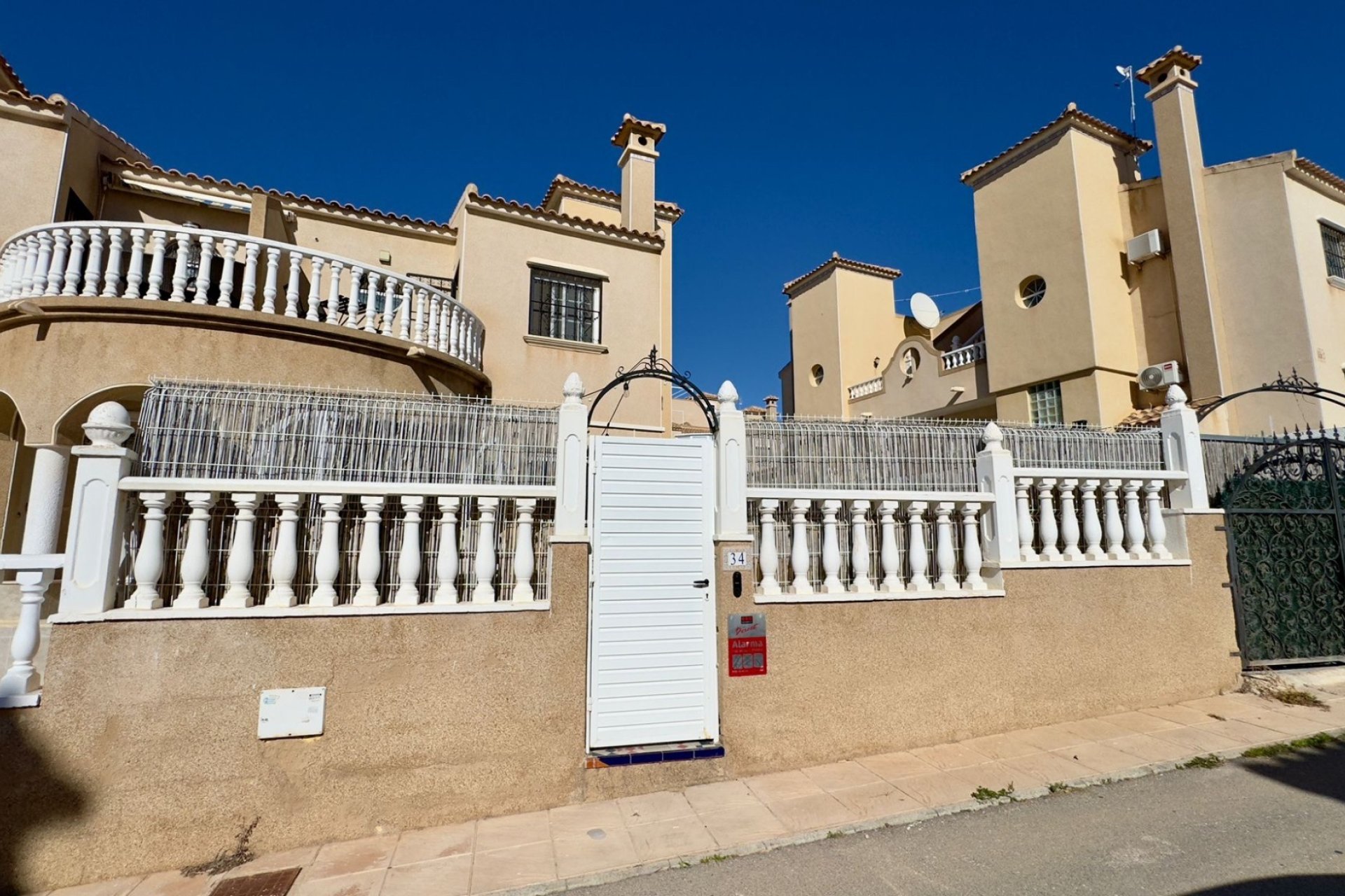 Herverkoop - Villa -
Orihuela Costa - Costa Blanca