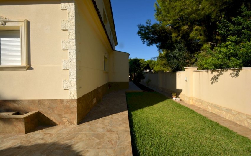 Herverkoop - Villa -
Orihuela Costa - Costa Blanca