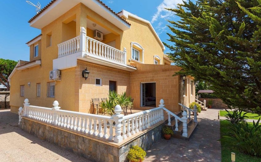 Herverkoop - Villa -
Orihuela Costa - Costa Blanca