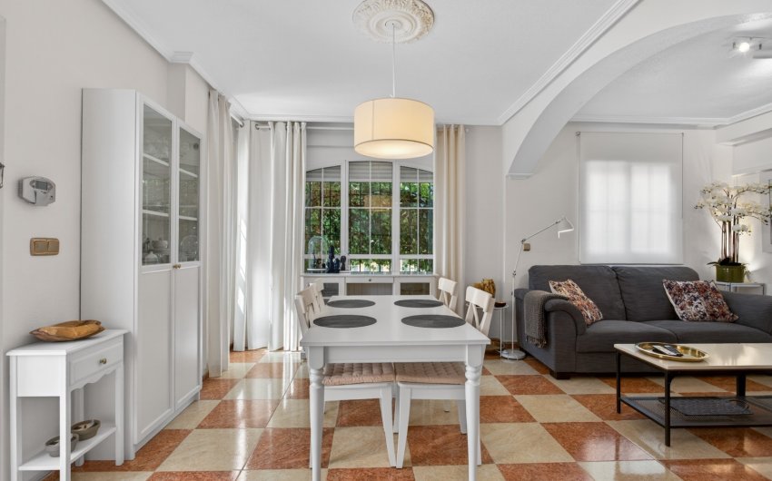 Herverkoop - Villa -
Orihuela Costa - Costa Blanca