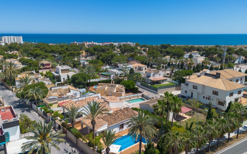 Herverkoop - Villa -
Orihuela Costa - Costa Blanca